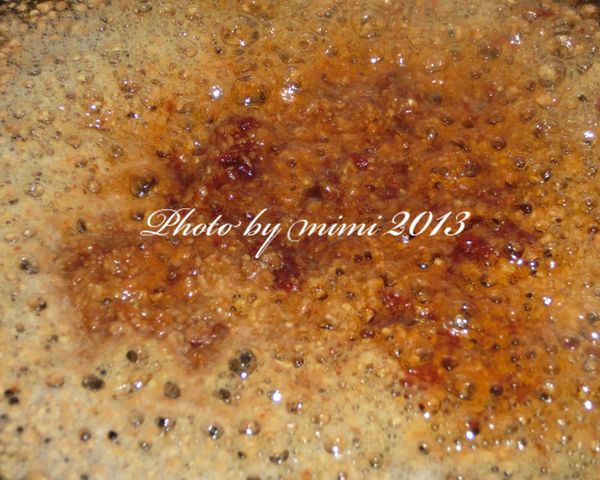 加入豆酥一起炒至酥香。