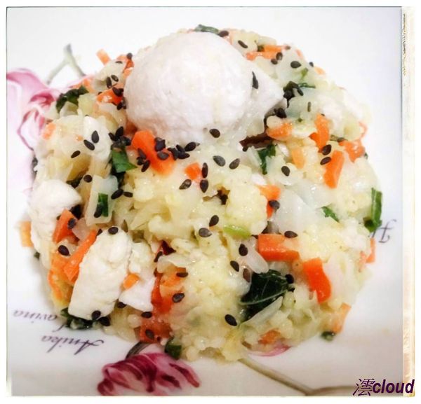 灑上一些黑芝麻，在放上一顆剩下的貓湯圓，就完成了。