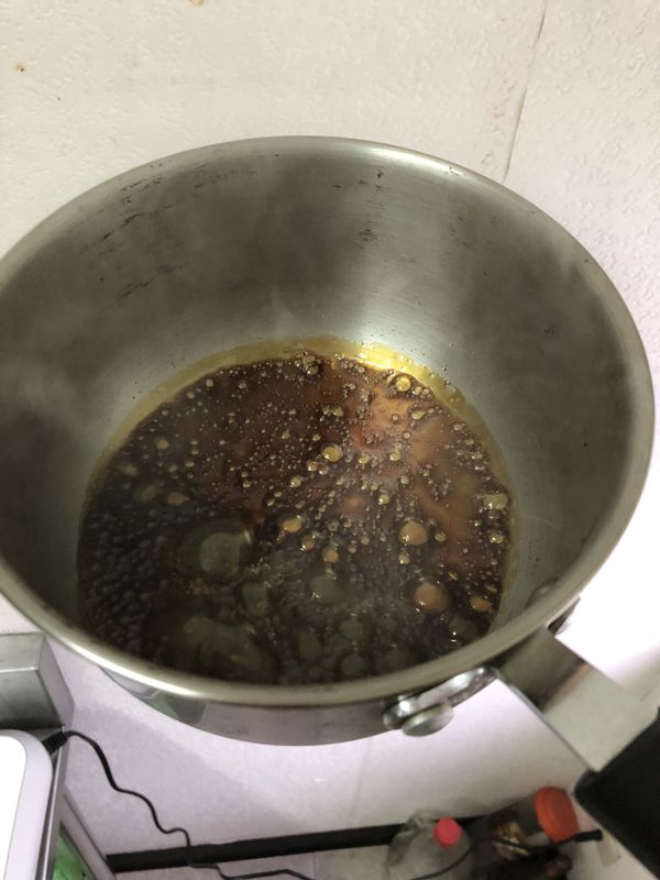 搖晃後，關火，加入熱開水
接著放入茶包，浸泡2-3分鐘