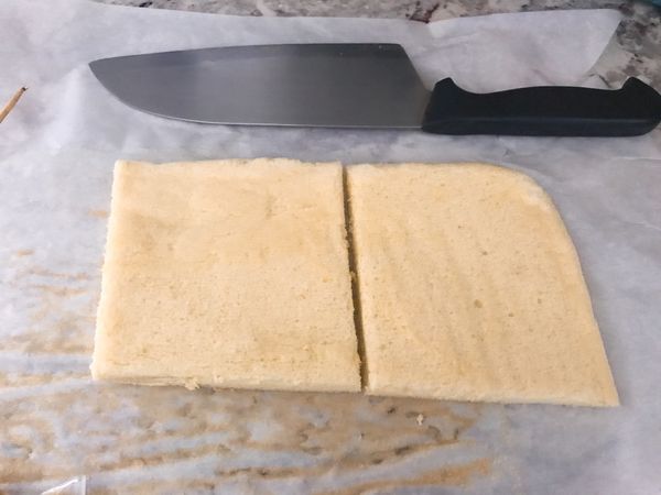 145c烤20分鐘（每個烤箱不太一樣，15分鐘時需開始注意）
烤完拿出放涼、切片大約能切六片（一小片約8*8）（忘了拍整個烤完的樣子