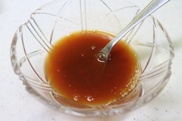 醬料全部混合,再另外加2大匙開水,可以試看看味道