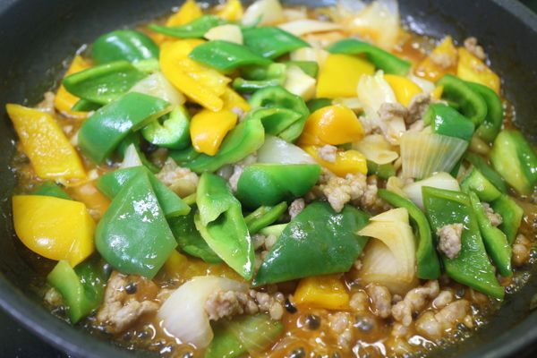 最後在少許的鹽巴調整味道即可