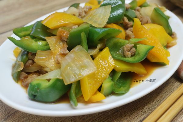 是道簡單又清爽風味的糖醋醬雙椒