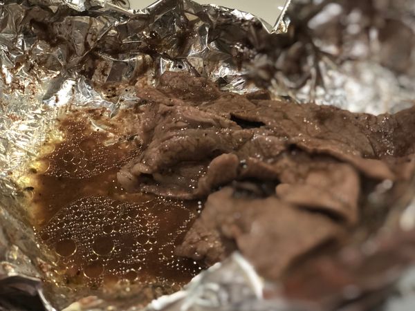 都好了後就連肉帶鋁箔紙進烤箱烤個5分鐘左右，就完成啦！
烤的時間依實際狀況為主，烤箱型號、肉的厚度都會影響，如果不放心可以3分鐘後看一下。