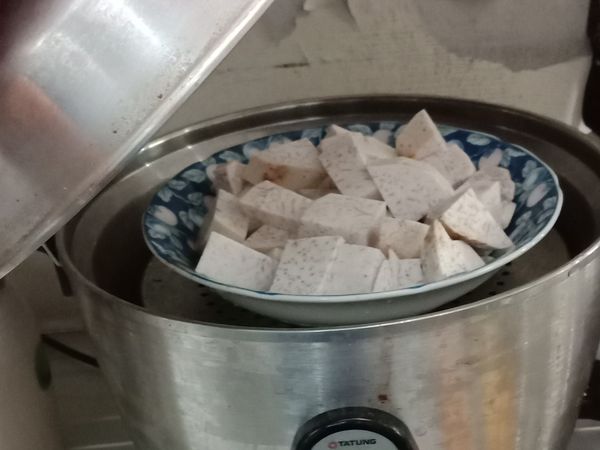 一同放入電鍋並且蒸40分鐘