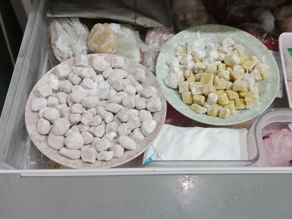 完成， 可以將搓好的“生”芋圓放入冷凍庫（不要煮熟）， 或直接煮來吃放入甜湯或飲品裡是不錯的選擇！！！😄😄😄