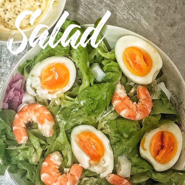 1.冷蛋+冷水，開火煮到水大滾，關火靜置3分鐘

2.蝦子放入水中，燙熟，冰鎮後撥蝦殼備用

3.陽光生菜洗乾淨後瀝乾水份備用

4.美乃滋+芥末子均勻攪拌即可

5.全部裝盤即可輕鬆上桌