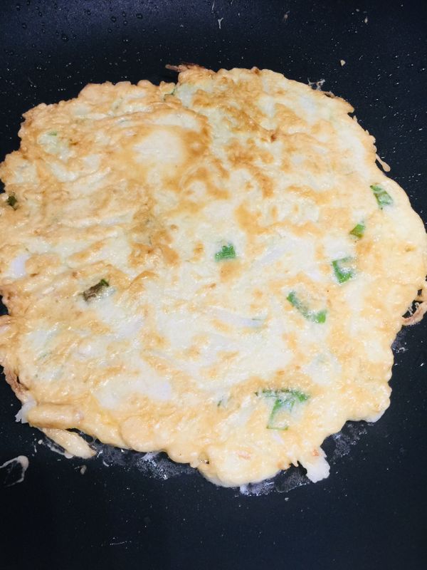 不沾平底鍋少油乾煎（有豬油用豬油更香），亮面酥脆口感即可✅