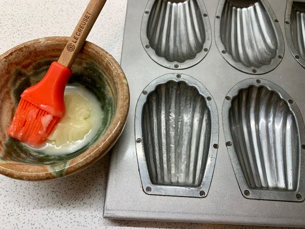 烤模塗上脫模膏
脫模膏製作參考
https://icook.tw/recipes/231424?utm_source=share&amp;utm_meidum=copy&amp;utm_content=ios