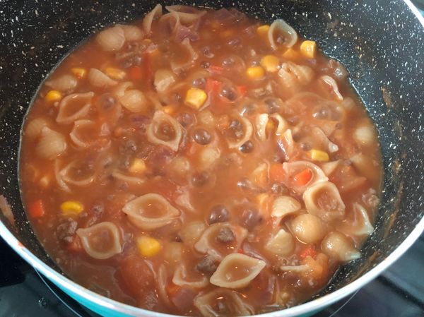 8分鐘之後看到湯變濃後
關火立刻蓋鍋悶幾分鐘
貝殼粉軟一點寶寶比較容易吃