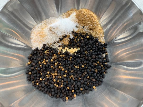 13香 糖 鹽 香蒜粉 放盆中
將炒好馬吿放入