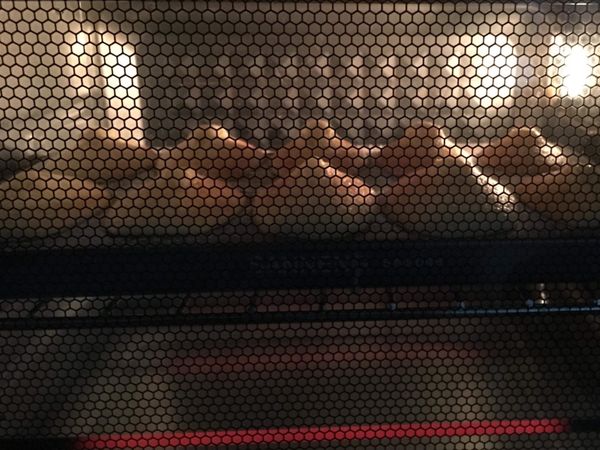 烤箱上下火約190度烤約5分鐘，瑪德蓮凸起後，降至約180度烤8-10分，即可取出放涼。