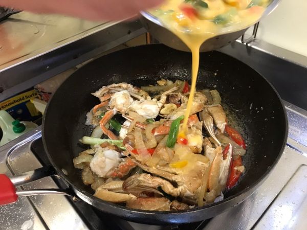 接著放入蛋液。