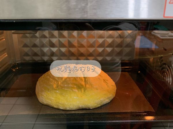 送進預熱好的烤箱200度烤40分鐘。