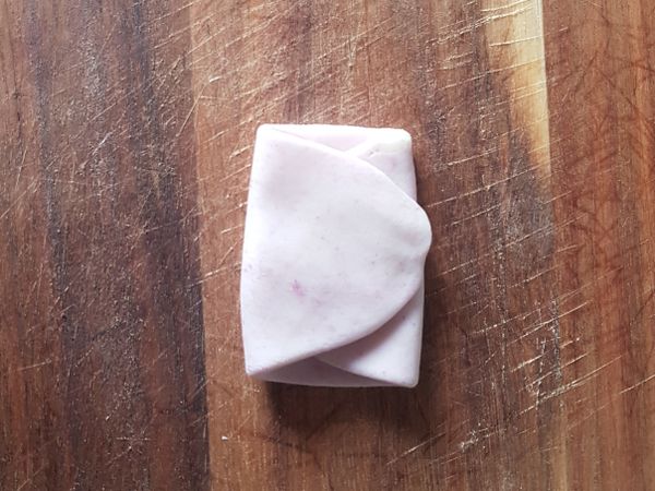 再將一邊折過來