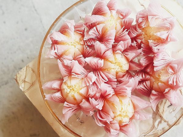 起鍋後超酥的荷花酥就完成囉～