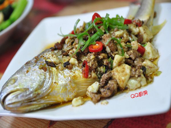 香噴噴的沙茶豆腐黃魚上桌囉~