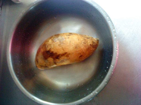 將地瓜外面的土洗乾淨~~
不削皮ㄛ~~