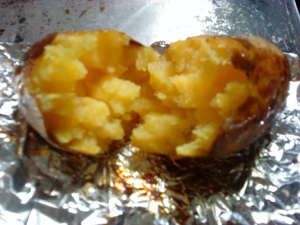 烤好囉~~ 熱熱得很好吃~~
放冷應該也不錯(還沒試過><)
可以試試看ㄛ~~~ ^o<