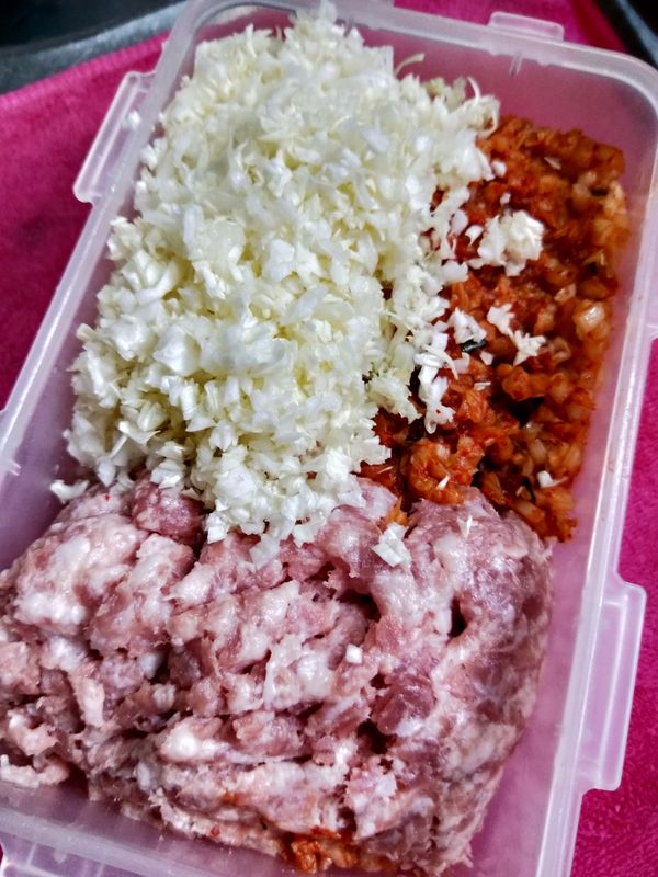 一樣拿個保鮮盒備料