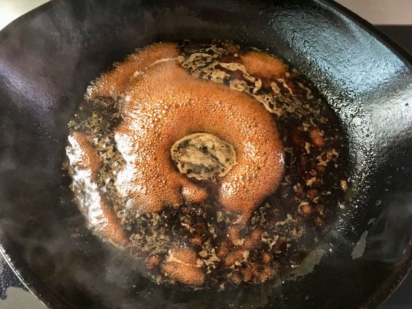 糖:味霖:醬油:水=1:2:3:4.邊攪邊滾.要顧火