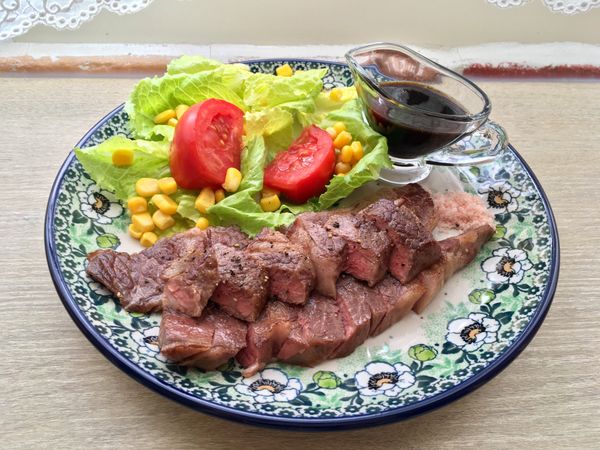 開動啦~嗯.今天煎得很成功.很軟呢~