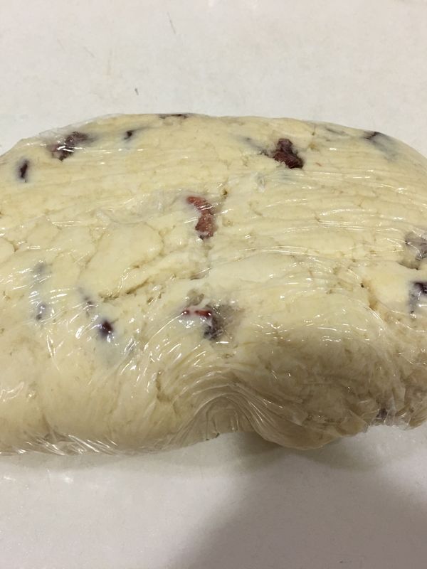 將之裝入塑膠袋，或用保鮮膜包好，放入冰箱冷藏30分鐘