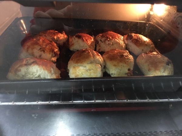 放入烤箱烤約15-20分鐘(全部澎起來了，好可愛呀)
怕頂部太黑，烤到一半時可以蓋上錫箔紙繼續烤