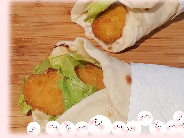 包入生菜，炸雞蛋黃醬做成chicken wrap