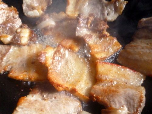 切成約0.5公分的厚度,把油逼出(如果喜歡軟一點的,不需要這個步驟哦)