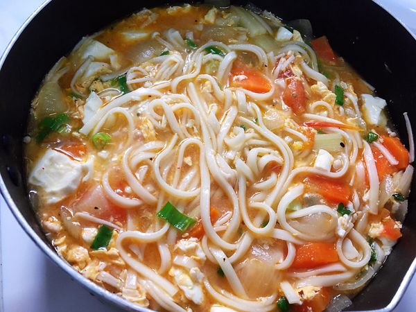 最後加入蔥花攪拌一下即可起鍋囉～