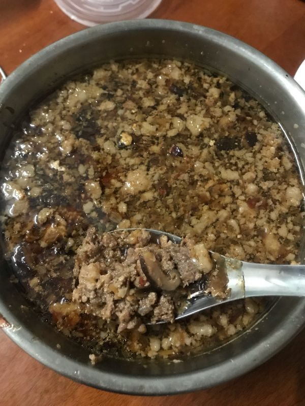 移至電鍋，外鍋兩杯水，燜十分鐘，再加一米杯水煮，等跳起後就完成嘍