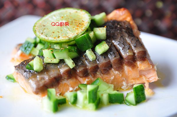 灑些風味鹽，放上檸檬片，食用時再滴上幾滴檸檬即可!