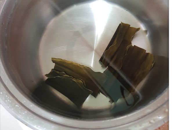 昆布剪段泡水約2-3小時