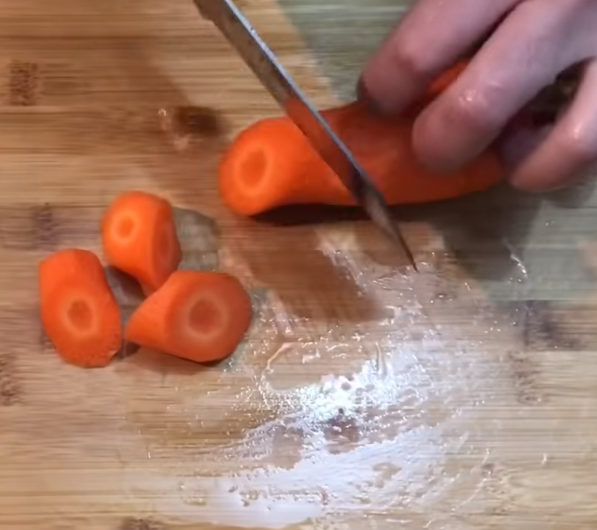 紅蘿蔔滾刀式切塊