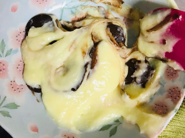 卡士達-巧克力
趁熱取一半的原味卡士達拌入鈕扣巧克力就完成✅