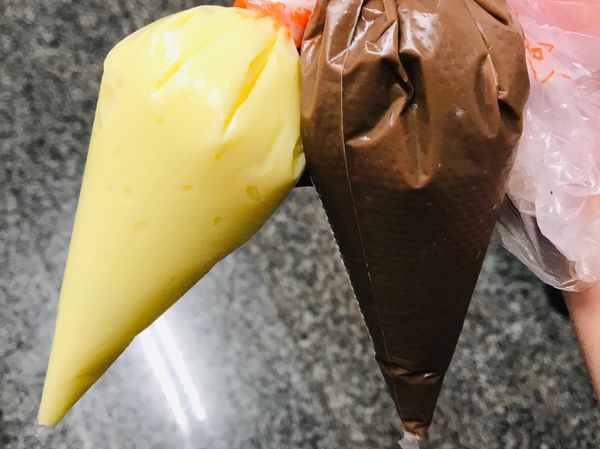 冷卻後放入擠花袋，放置冰箱備用