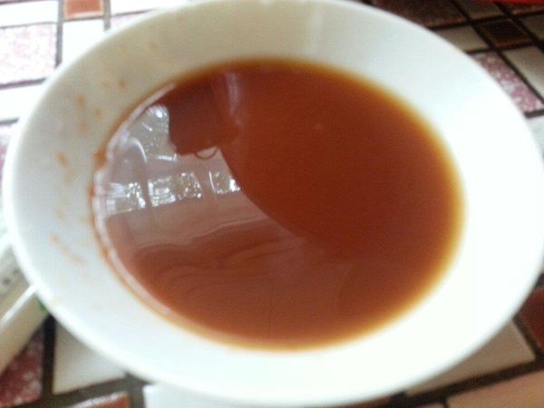 準備一個小碗將醬料調成醬汁