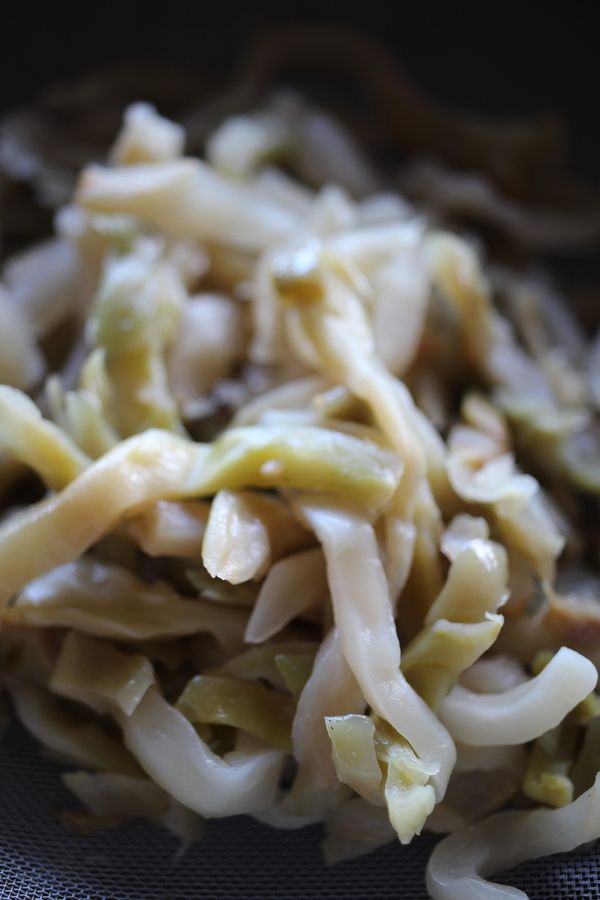 製作前準備：
榨菜事先泡水去鹹味