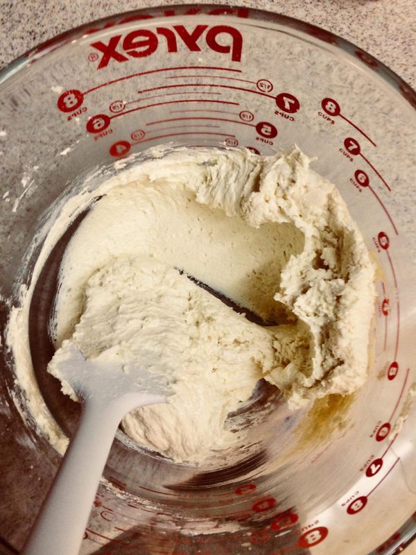 拌勻後加牛奶糖（切小塊）再放入烤模