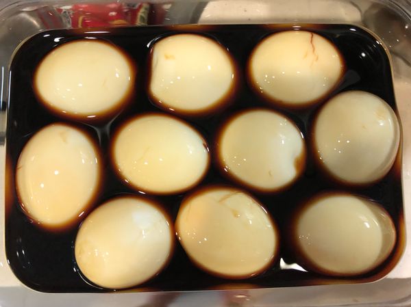 將醃料調製好後，將蛋放入浸泡
時間為12-15小時