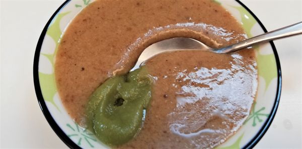 來製作醬料：永新胡麻醬+蔥花+山葵