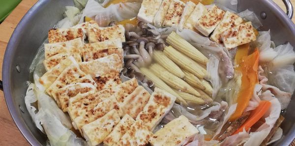 蓋上鍋蓋，湯煮滾後，小火煮10~15分鐘