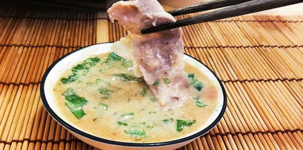 最後放上燒豆腐，吃的時候搭配胡麻醬料，完成^^