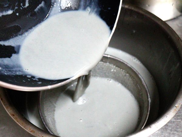 過濾2次去泡泡，雜質。