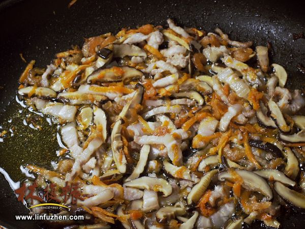 喜歡的話可以把五花肉肉絲炒到有點微微的金黃色，肉絲的豬油炒出來會更香。