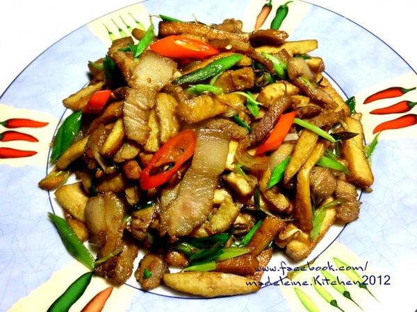 【料理方式】
可切片後炒蒜苗或搭配其他食材炒食..
再蒸過或烤過後切片沾醋食用也非常美味!
(我個人喜歡沾正高的水果醋吃~yummy^^)