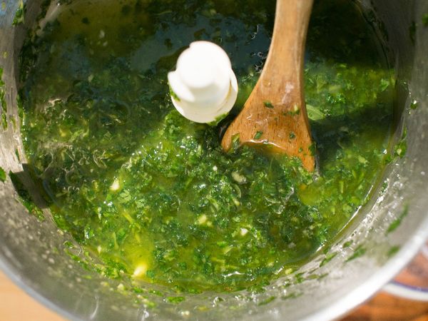 最後加入橄欖油並用湯匙攪拌均勻。