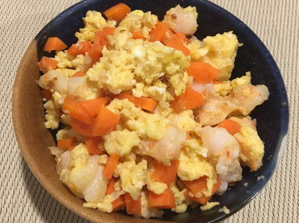 拌炒後起鍋盛在碗裡