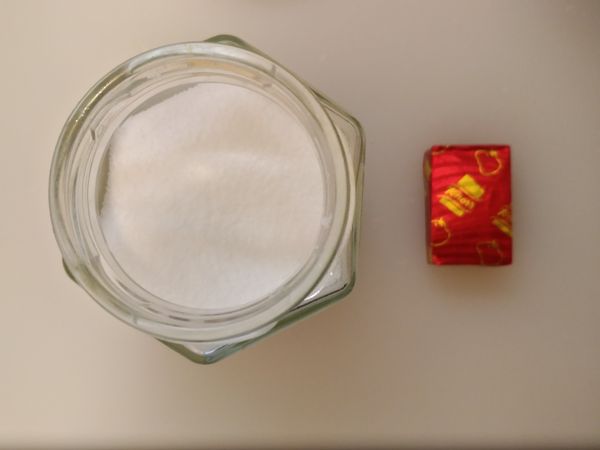 夾出少量白蘆筍，
加入適量湯塊(或鹽)續煮。

📌夾出白蘆筍
是為了吃到蘆筍塊與擺盤，
先夾出才不會被煮到甜味消失。

📌烹煮時間
煮到鍋中食物甜味化進湯內，
可試一下味道，再調整水、湯塊(或鹽)。